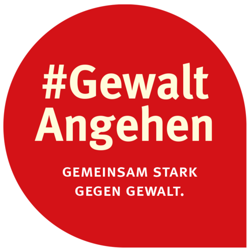 Eine rote Sprechblase mit der weißen Aufschrift "Gewalt angehen - gemeinsam stark gegen Gewalt"