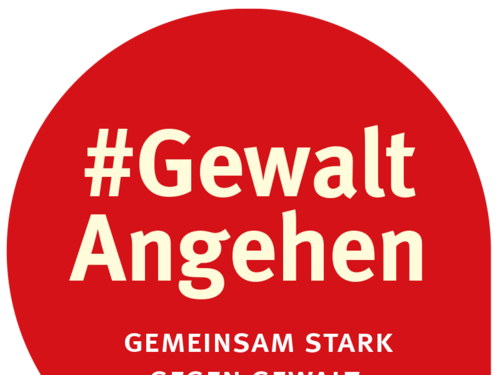Eine rote Sprechblase mit der weißen Aufschrift "GewaltAngehen, gemeinsam stark gegen Gewalt"